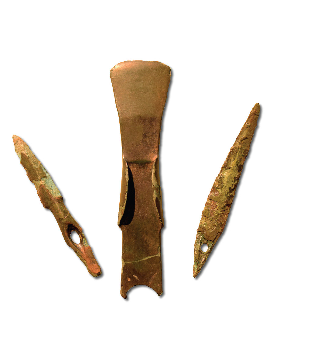 Pannello 2 - Foto 3: Ascia e due pugnali in bronzo da Malga Cornafessa e Malga Lavacchione (XIII-XI sec. a.C., conservati presso il MUSE)