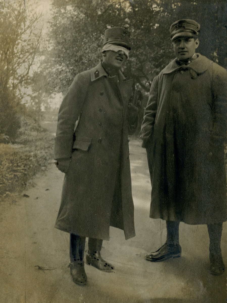 Pannello 10 foto 4 | Serravalle all'Adige (TN) 1918, il capitano austriaco Camillo Ruggera con un ufficiale italiano. Archivio Fondazione Museo storico del Trentino