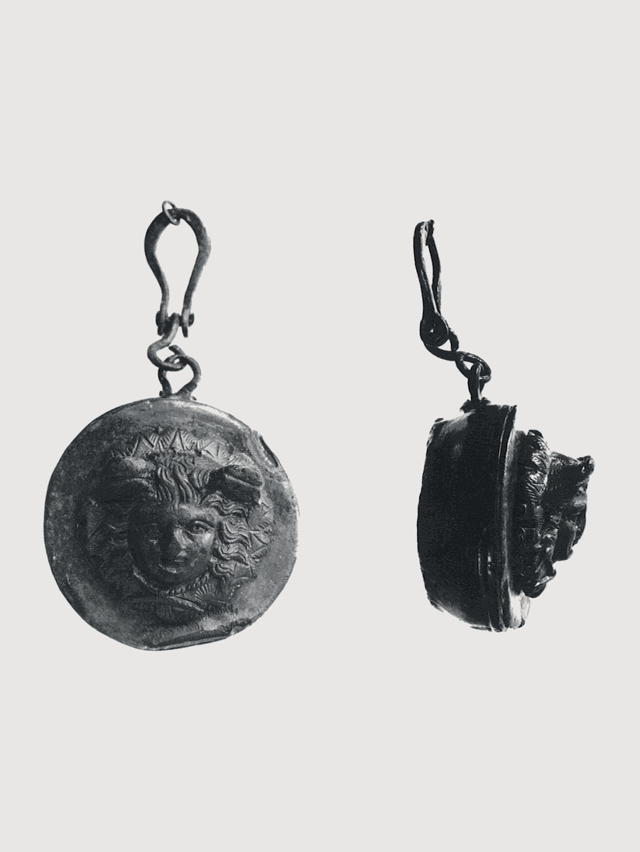 Pannello 13 foto 4 | Cursore di stadera con testa di Medusa (III sec. d.C.) ritrovato durante scavi archeologici nel territorio di Ala