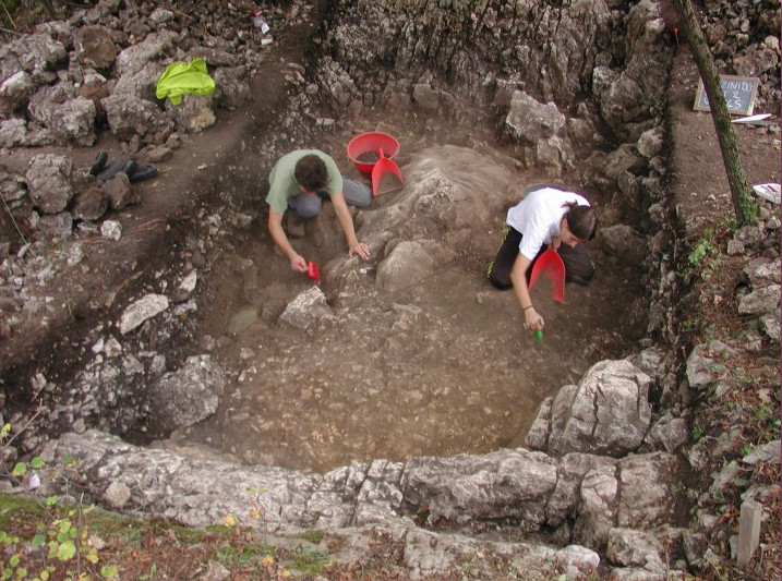 Pizzini. Una delle ultime fasi dello scavo dell'estate 2003