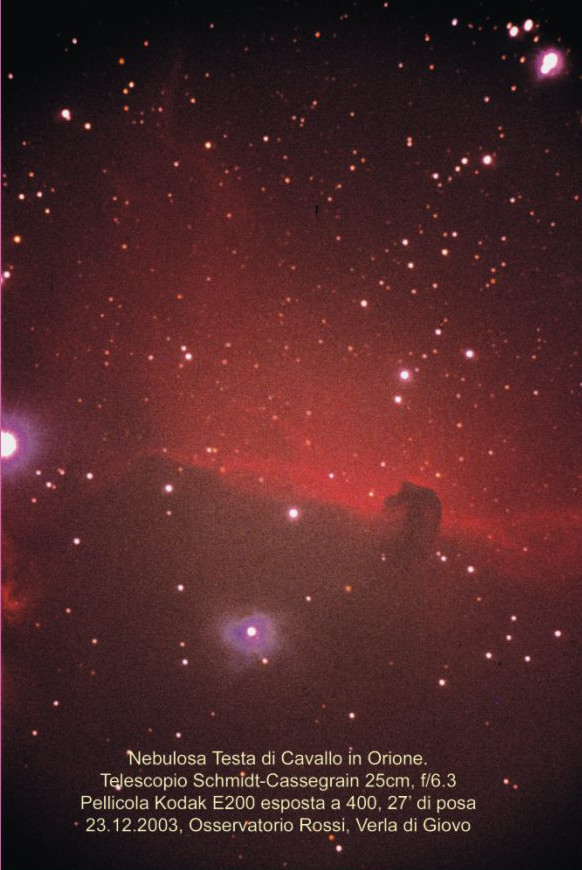 Nel periodo invernale la nebulosa Testa di Cavallo è visibile nella costellazione di Orione. Qui è ripresa nel dicembre del 2003 dall'Osservatorio Rossi a Verla di Giovo, con Telescopio Schmidt-Cassegrain 25cm f/6.3. (foto Ochner)