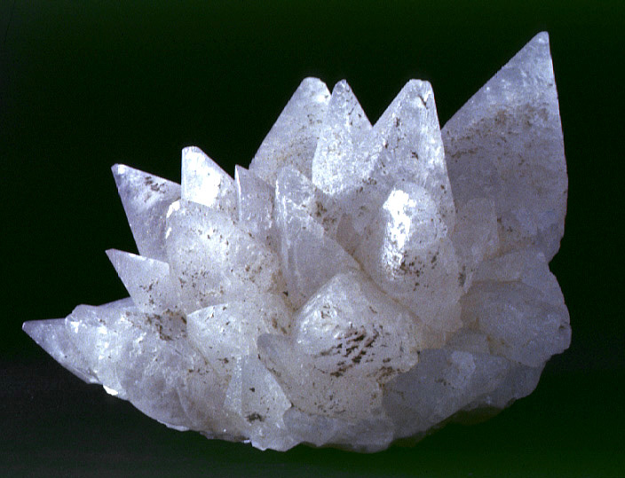 Grandi cristalli scalenoedrici di calcite aggregati in drusa, Germania